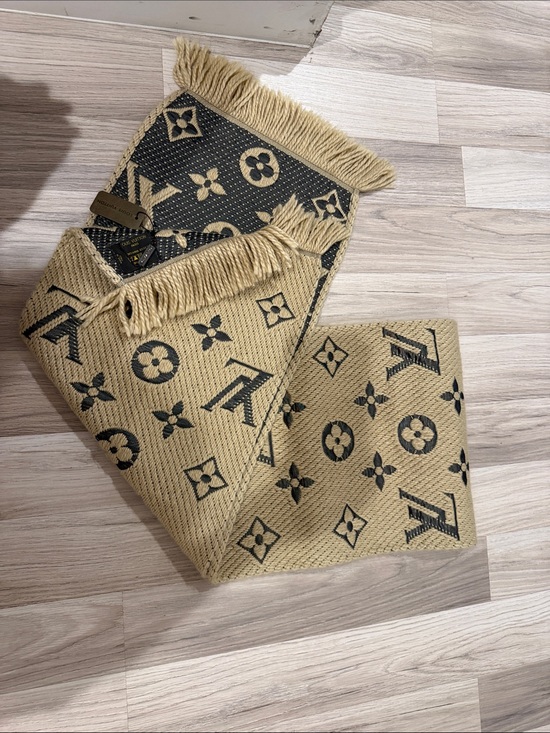 Louis Vuitton Accessories - Louis Vuitton Reversible Monogram Fringed Shawl in Beige and Black
